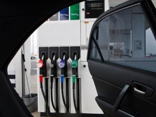 Во Франции цена на топливо снизилась до уровня 2009 года