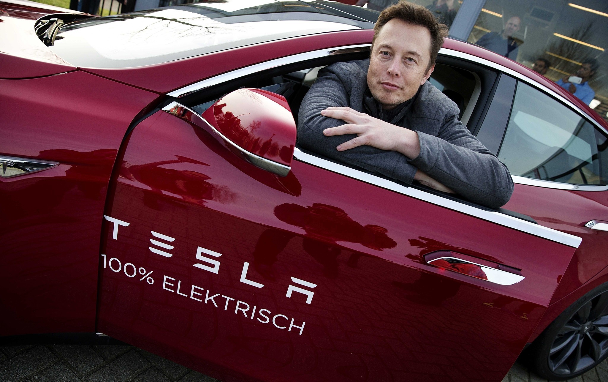 Фото — Илон Маск и Tesla