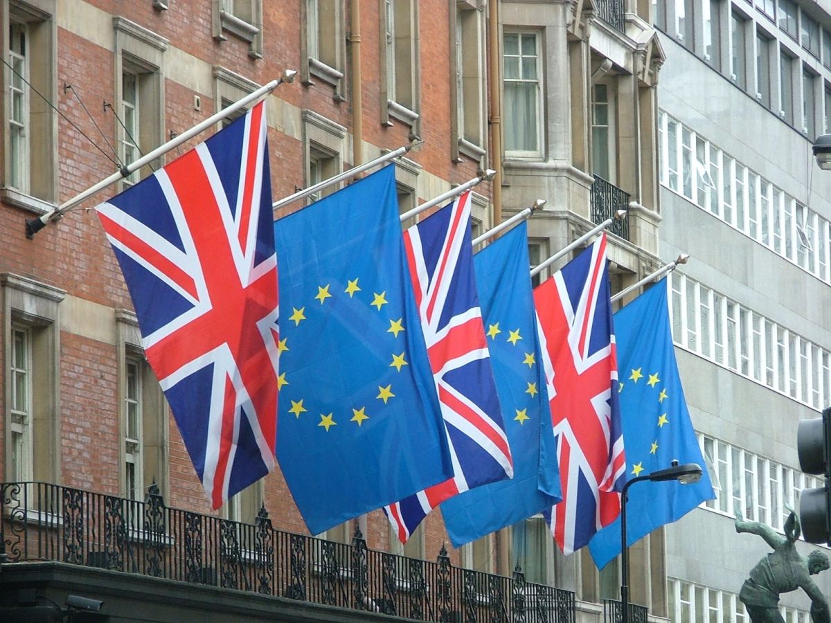 Великобритании грозят штрафы за переговоры о торговле с другими странами до Brexit