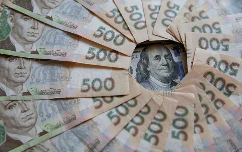 Доллар в банках Украины снова вырос: курс валют