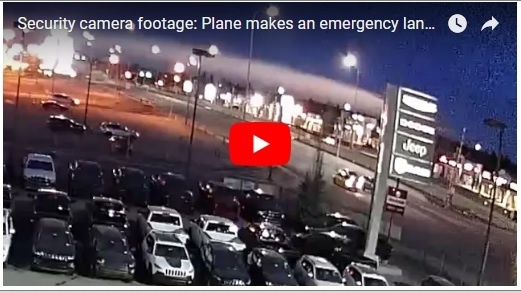 Посреди автострады: в Канаде самолет совершил аварийную посадку (видео)