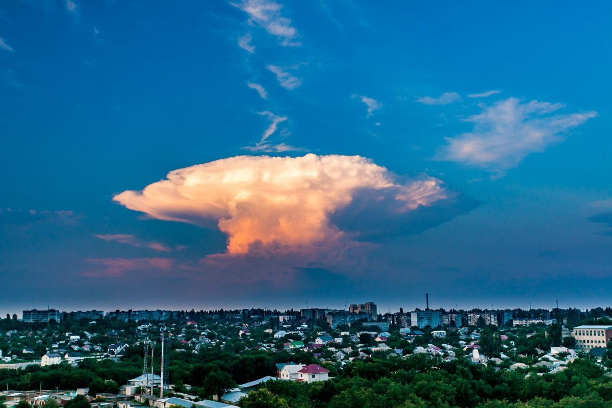 «Ядерный гриб»: над Николаевом заметили необычное явление