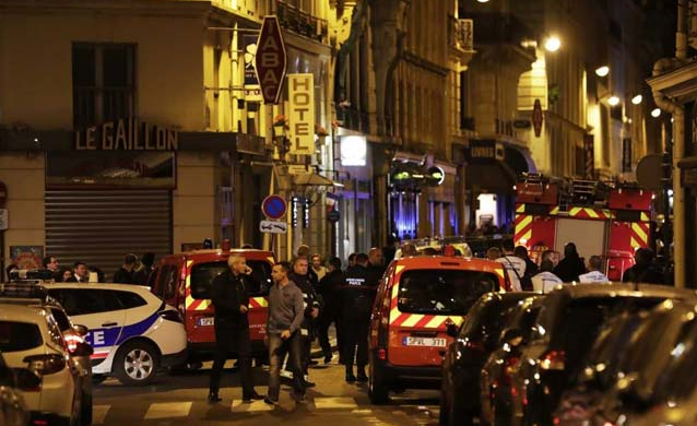 В Париже устроили кровавую резню: пострадали туристы (фото и видео)