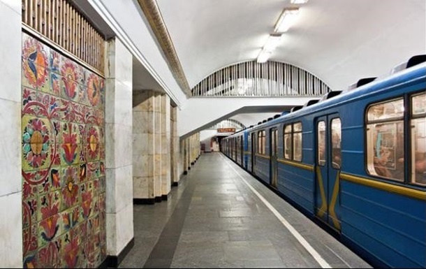 ЧП в метро Киева: мужчина бросился под поезд (видео) 