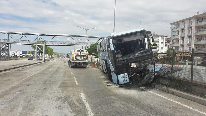 Автобус с членами правящей партии Турции попал в ДТП: 32 человека получили ранения