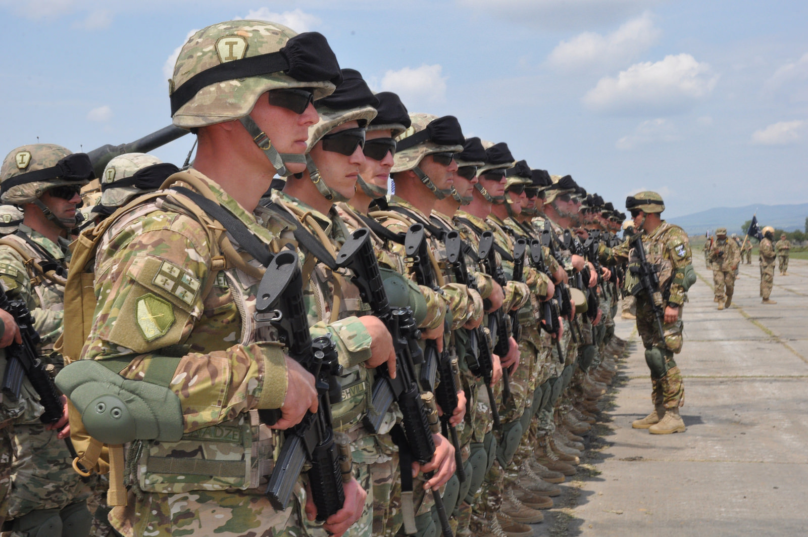 На фото участники боевой учебной программы НАТО «Noble Partner 2016» 