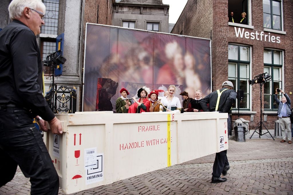 Нидерланды получили от Украины пять картин, похищенных 11 лет назад
