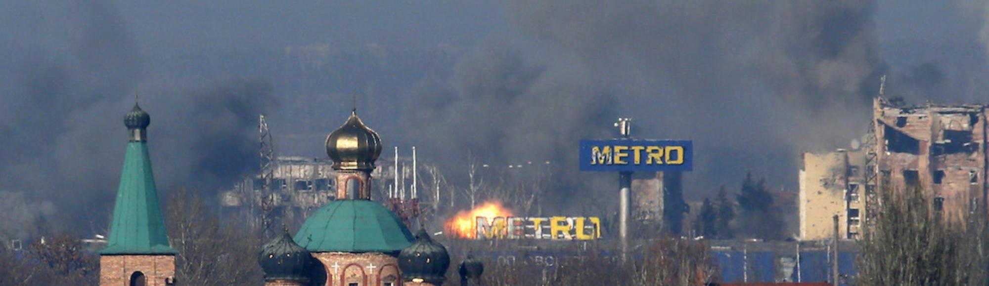 На фото Донецк под обстрелами тяжелой артиллерии