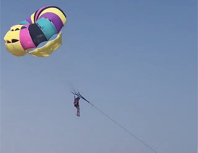 Могла умереть: в Кирилловке  спасли девушку на парашюте (видео)