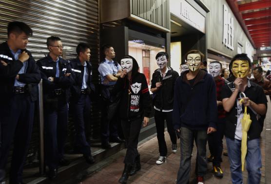 Протесты в Гонконге возобновились. Полиция избивает демонстрантов 
