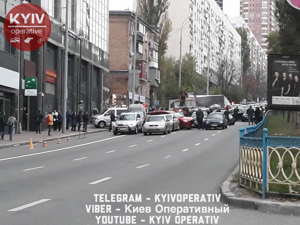 В центре Киева масштабное ДТП: фото, видео