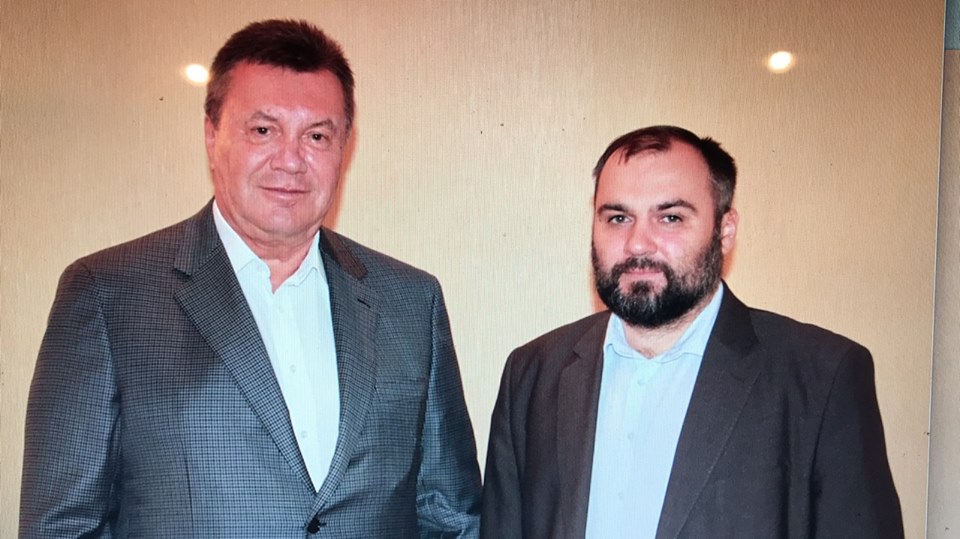 Вмктор Янукович и Виктор Овсянников. Фото из микроблога в Фейсбук В. Овсянникова.