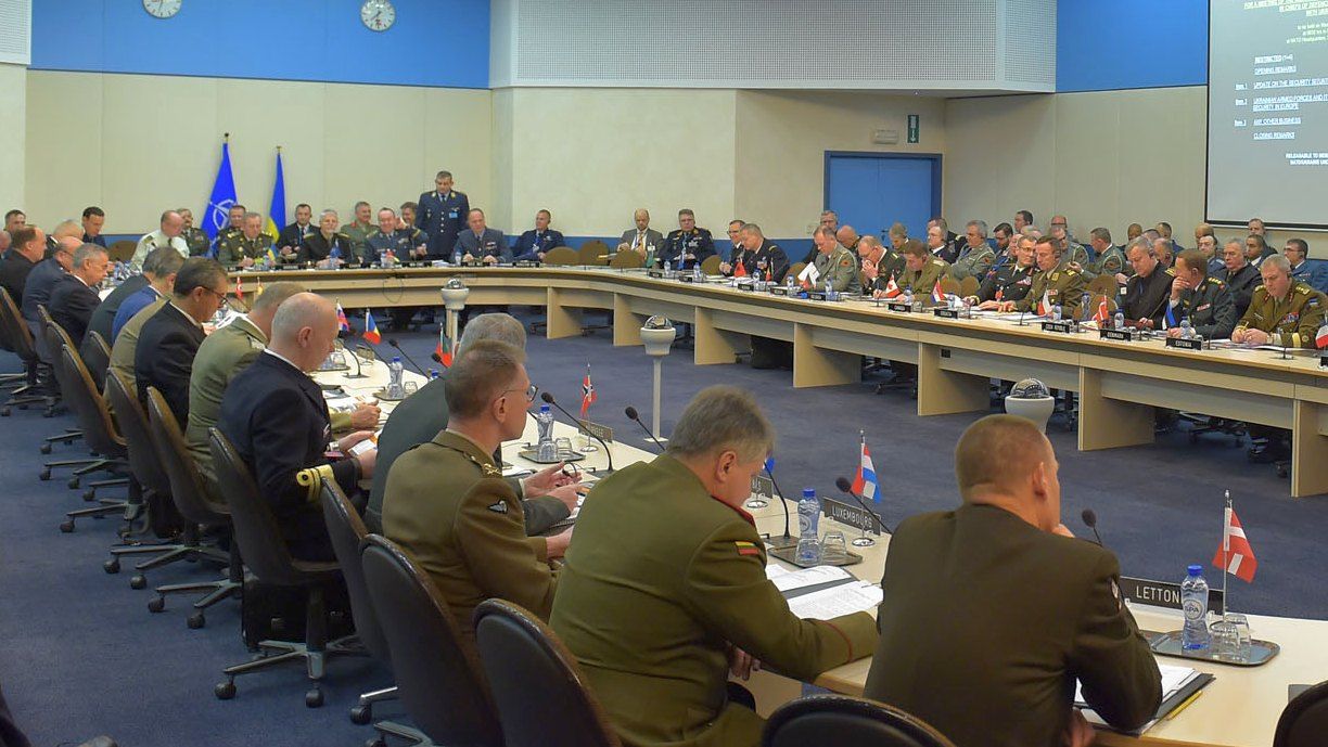 Муженко рассказал генералам NATO о возможных сценариях эскалации конфликта в Донбассе