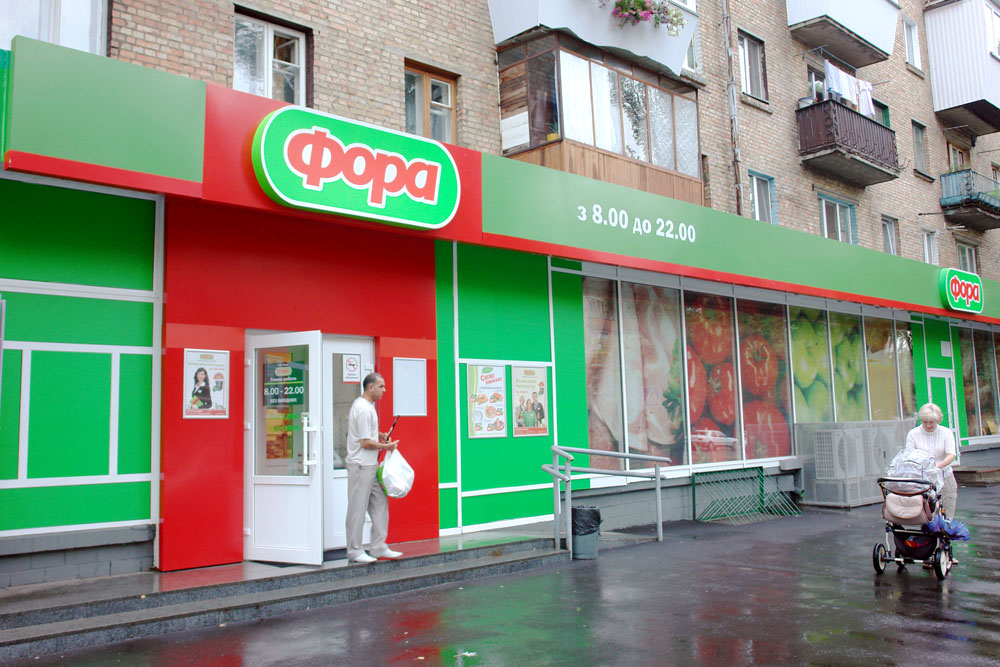 Очередной фейл: в супермаркете Киева обнаружили хлеб с "начинкой" (фото)