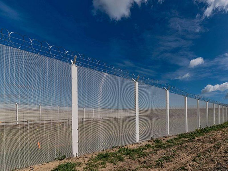 Литва начала строительство ограждения на границе с Россией