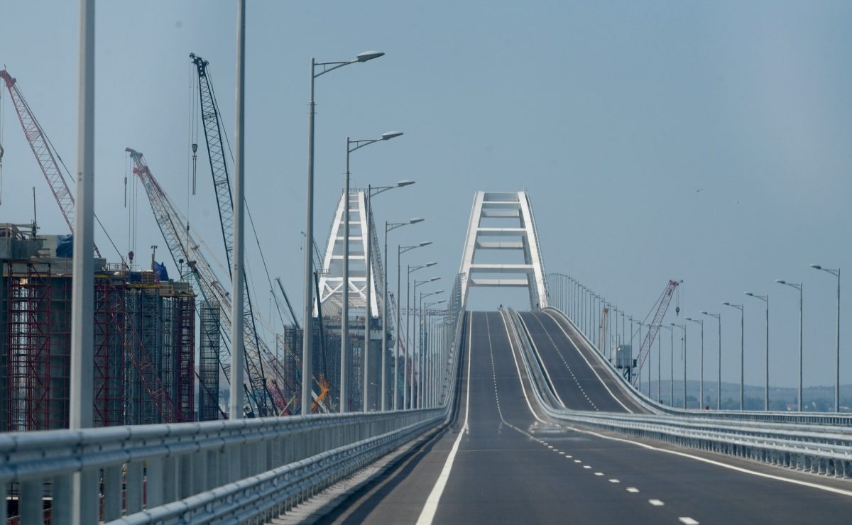 Появилось новое видео "разваливающегося" Крымского моста