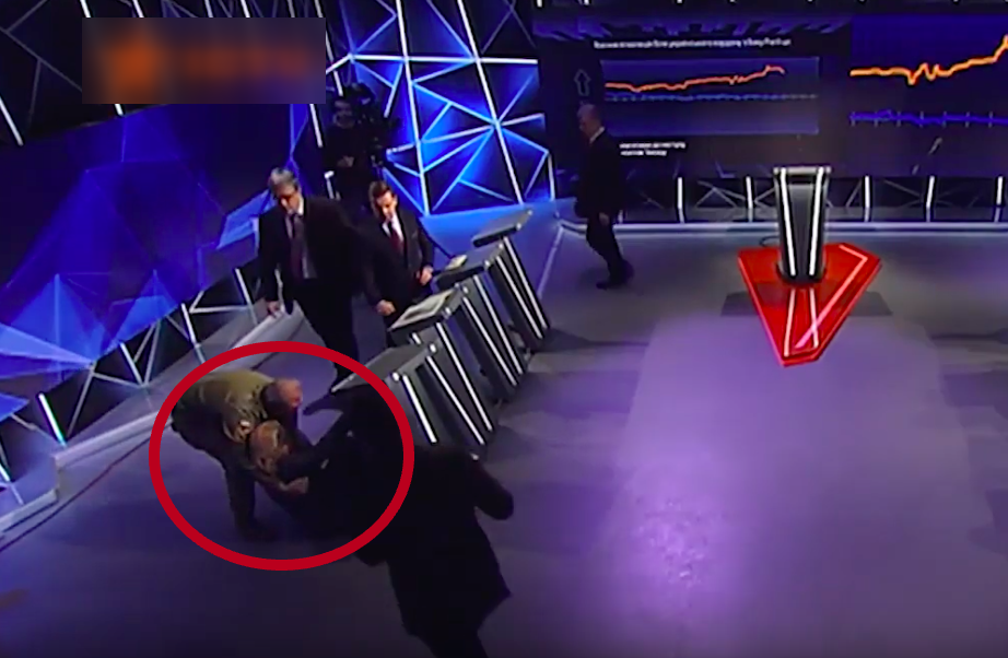 Омбудсмен упала в обморок при выступлении Порошенко