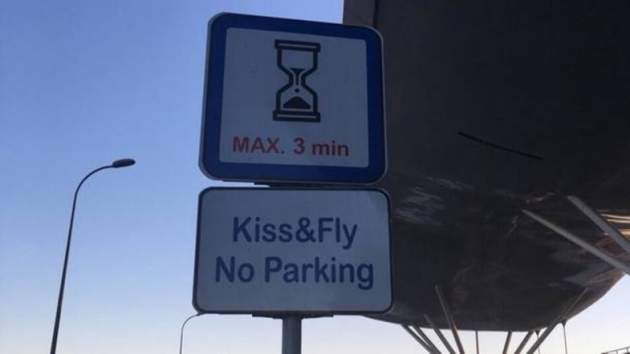 В аэропорту "Борисполь" установили необычные дорожные знаки