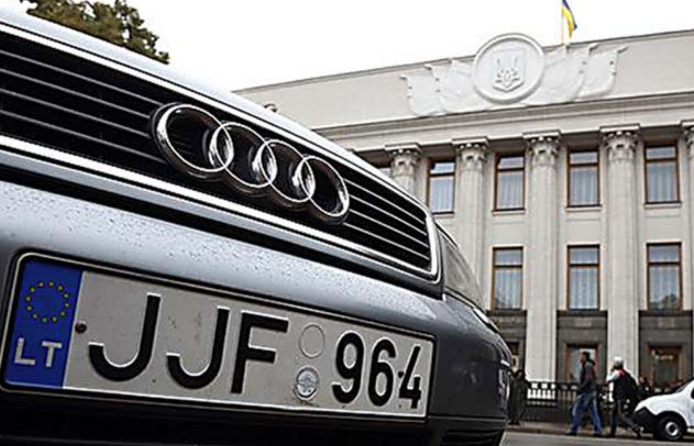 Авто на еврономерах перекрыли центр Киева: подробности