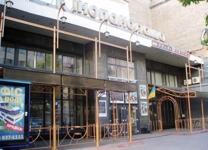 Сразу два: в Киеве закрывают кинотеатры