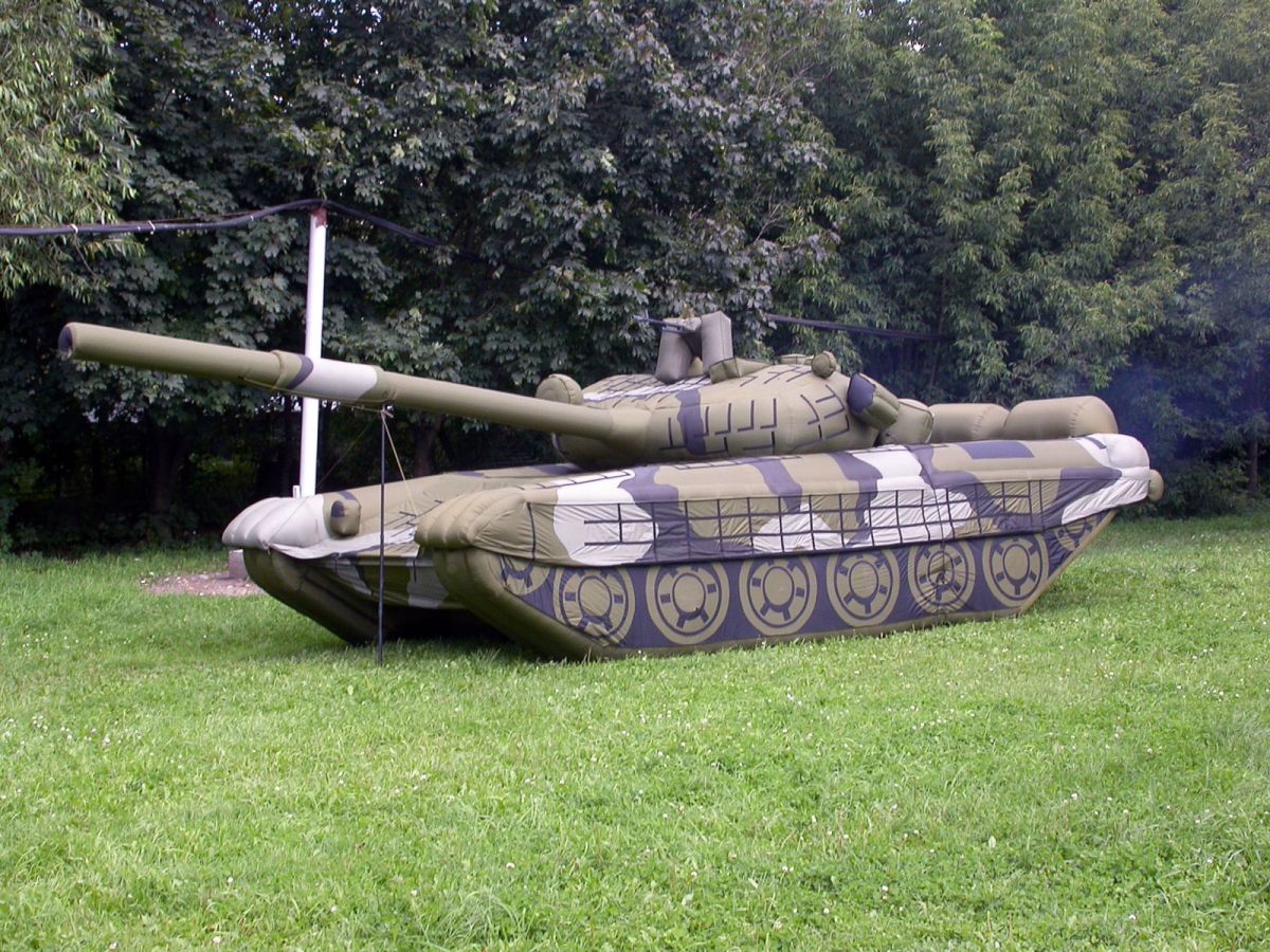 Минобороны РФ в два раза увеличило закупку надувных танков и самолётов