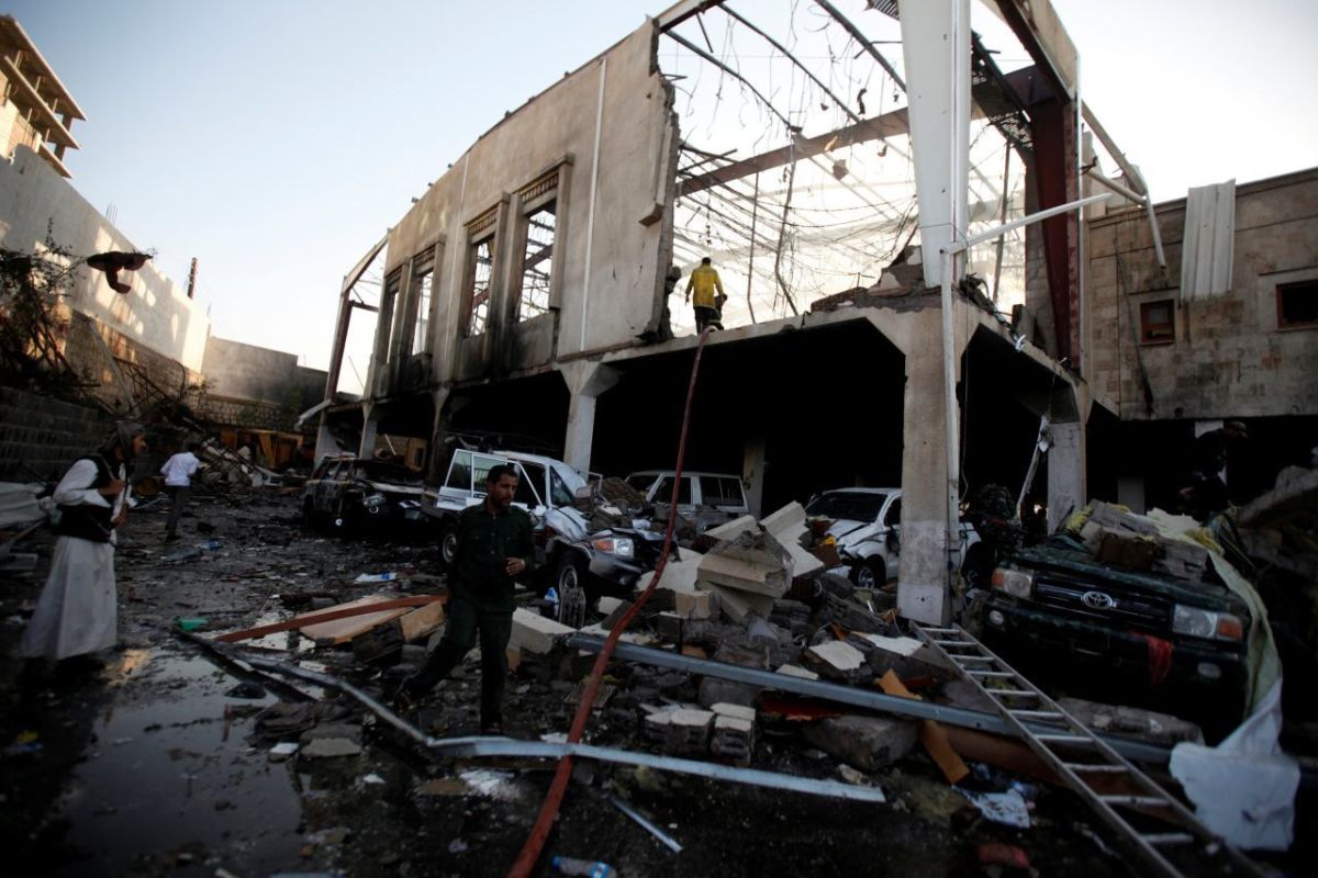 В Йемене в результате авиационного удара по траурной процессии погибли более 140 человек