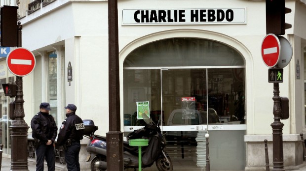 Налетчики на Charlie Hebdo захватили заложника