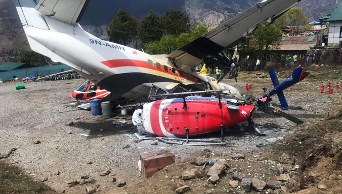 Фото: Самолет разбился в горах