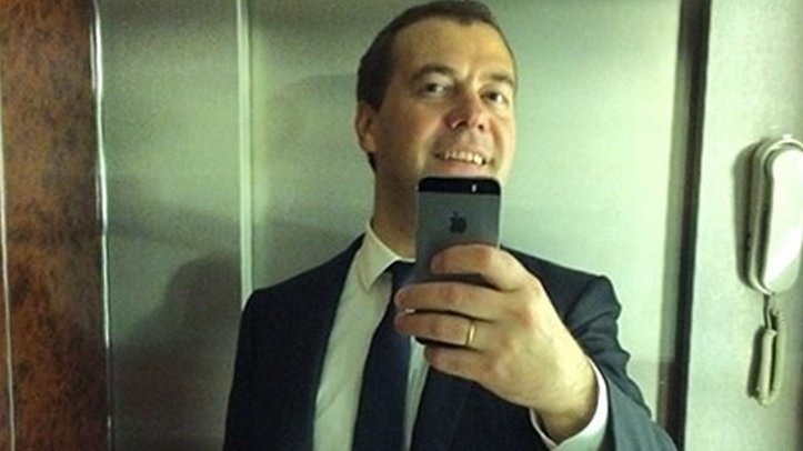 Россияне выступают за отставку Дмитрия Медведева