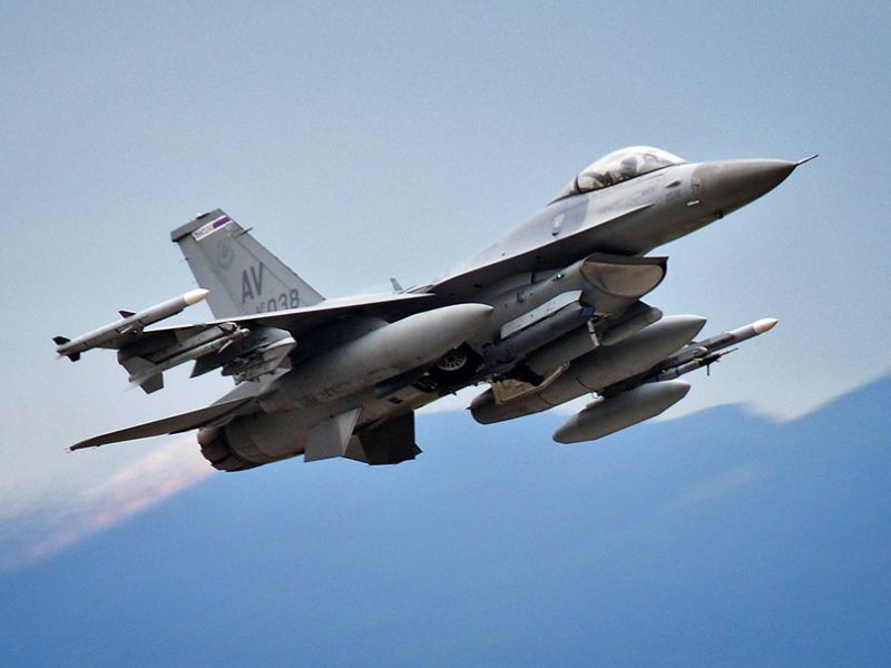 В Афганистане разбился истребитель F-16 США
