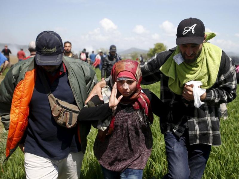 Полиция Македонии на границе с Грецией разогнала беженцев слезоточивым газом