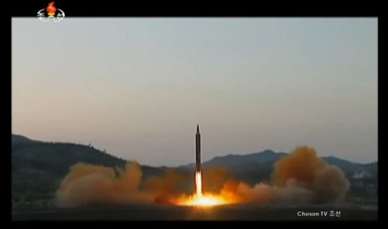 Появилось видео испытания новой баллистической ракеты Северной Кореей