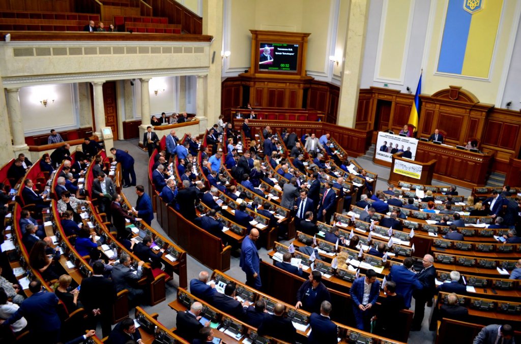 Украинцы назвали лидеров парламентской гонки