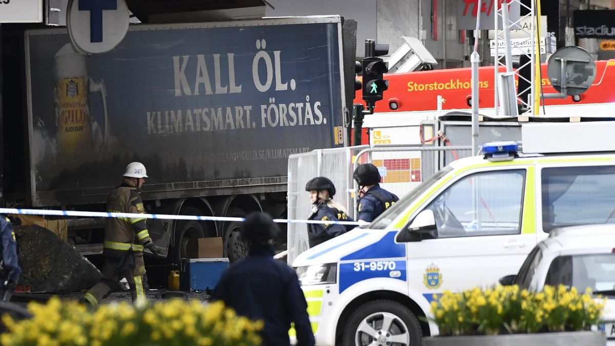 Террорист, сбивший людей на грузовике в Стокгольме является выходцем из Узбекистана