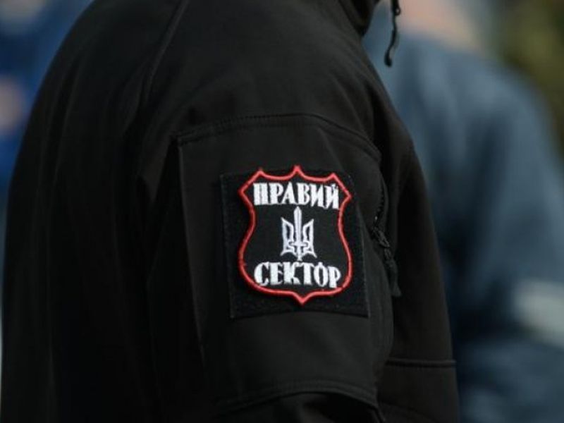 В России выпускника школы приговорили к тюремному сроку за участие в Правом секторе
