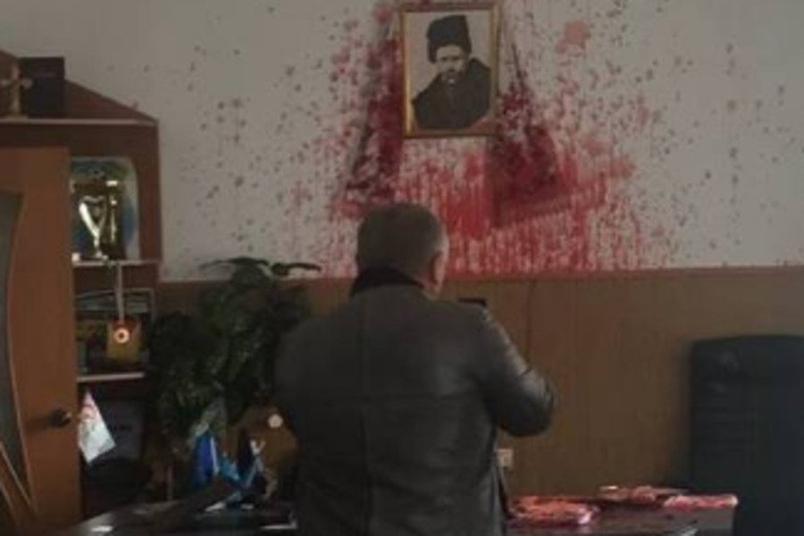 Из-за Крымского моста: Мэра украинского города облили кровью