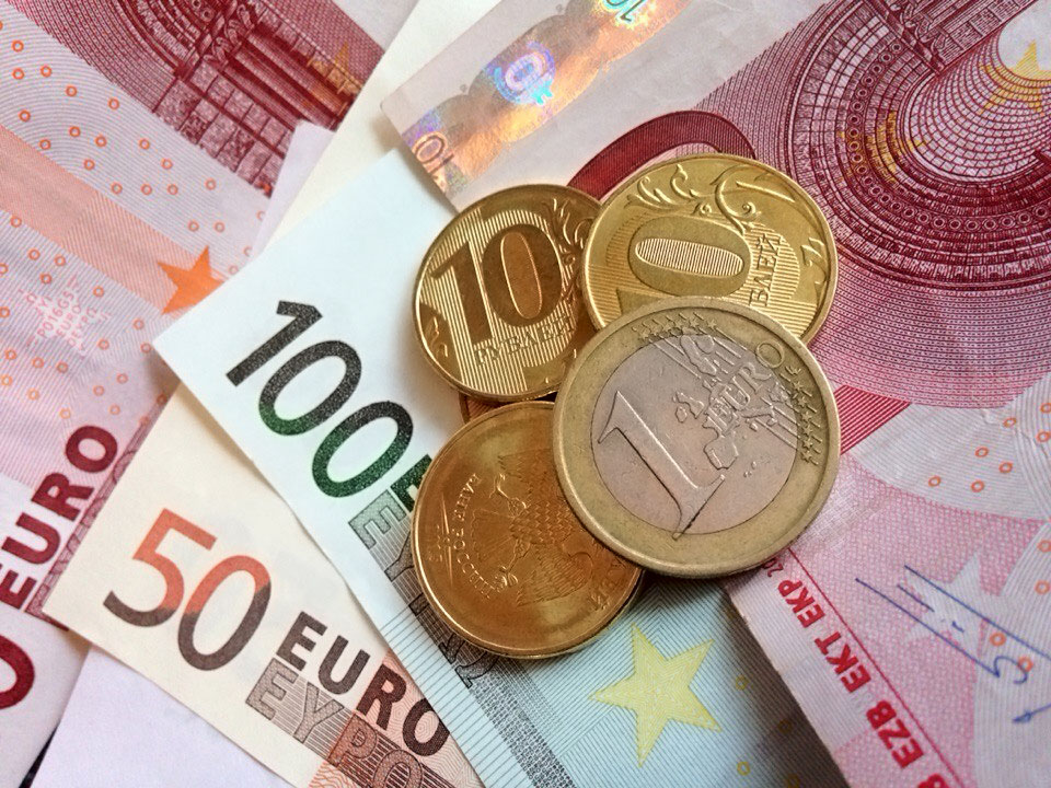 В Украине подешевел евро: курс валют