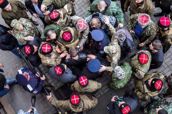 В Ростове казачки побили нагайками сторонников Навального, чтобы не допустить Майдана