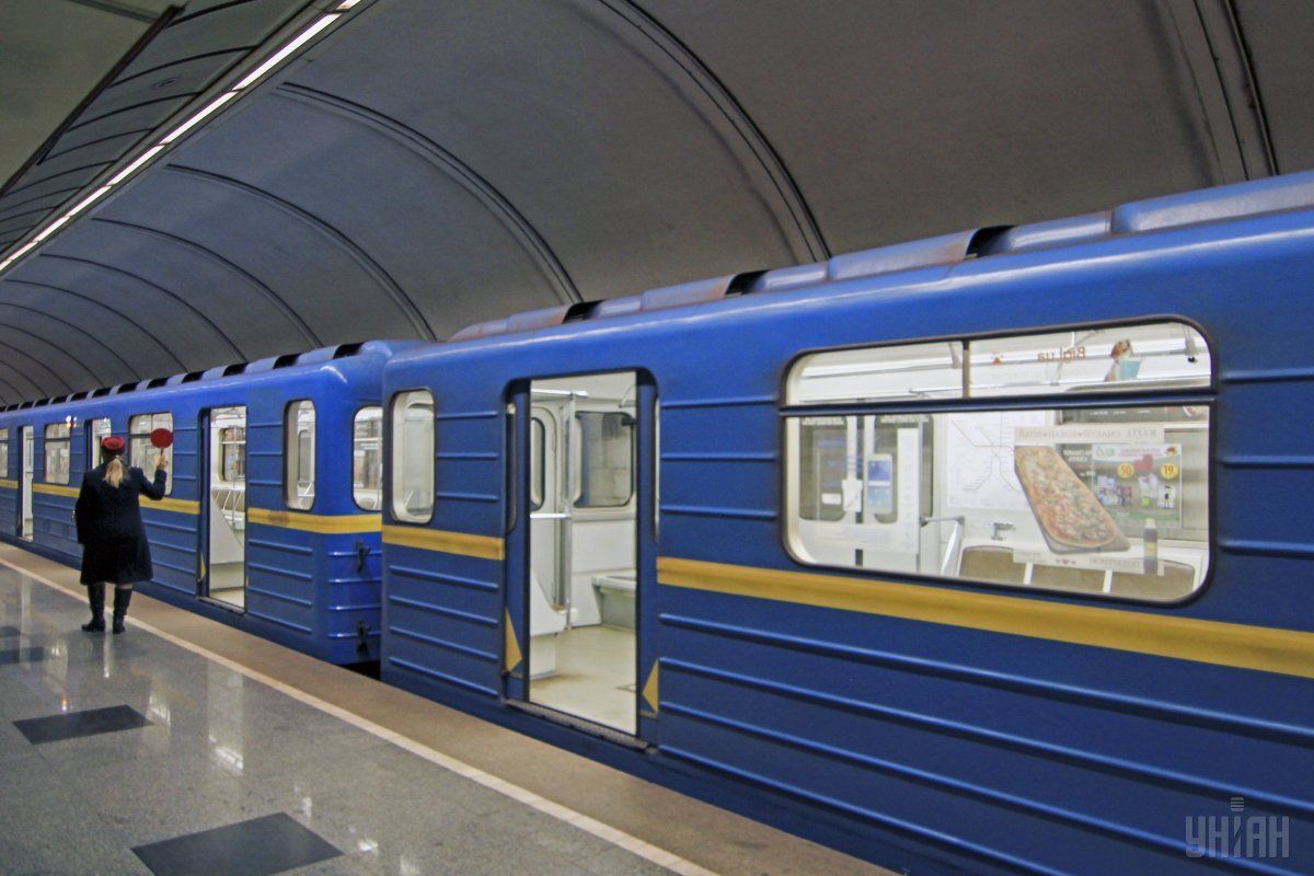 На фото метро Киева