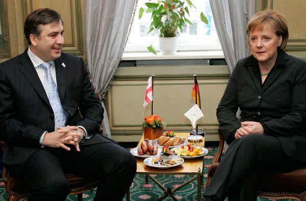 Саакашвили попросил у Меркель помощи