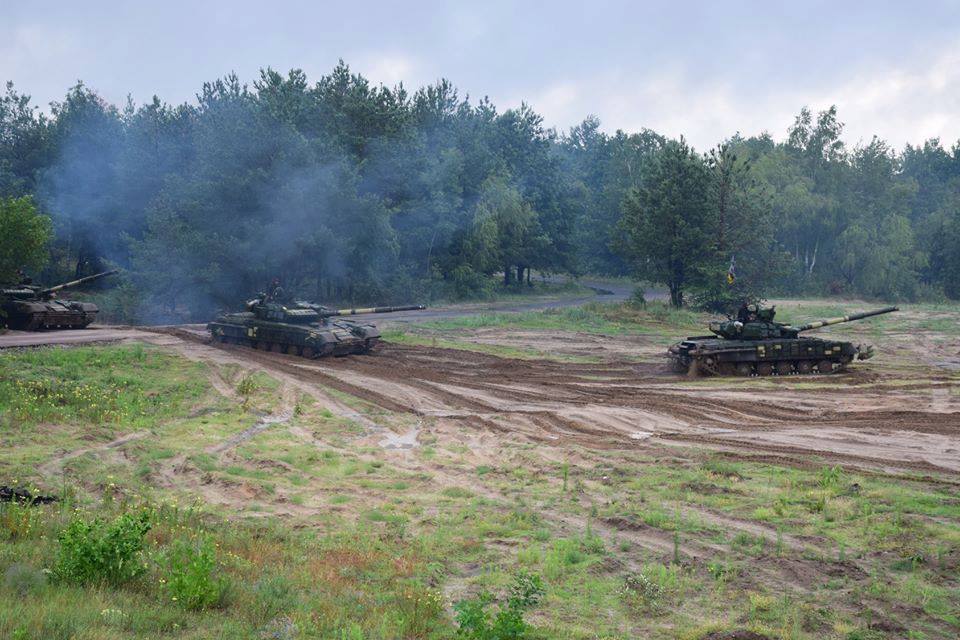 Украинские танкисты провели военные учения в Черниговской области