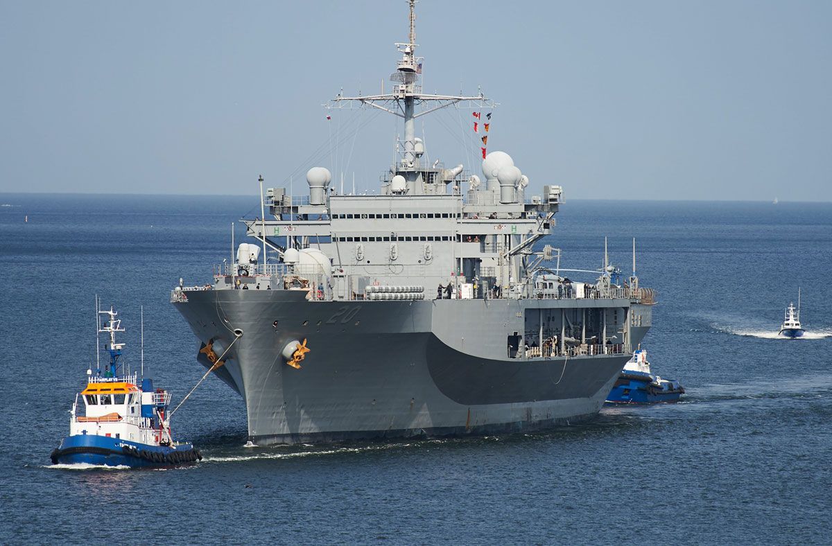В Чёрное море вошёл флагман 6-го флота ВМС США