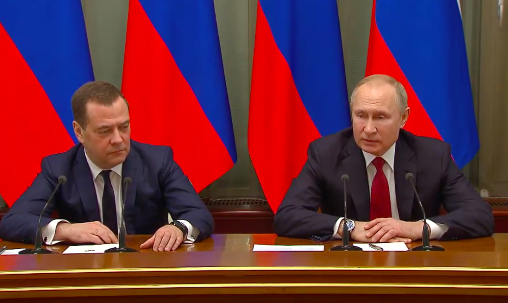 фото - Медведев и Путин об отставке правительства РФ