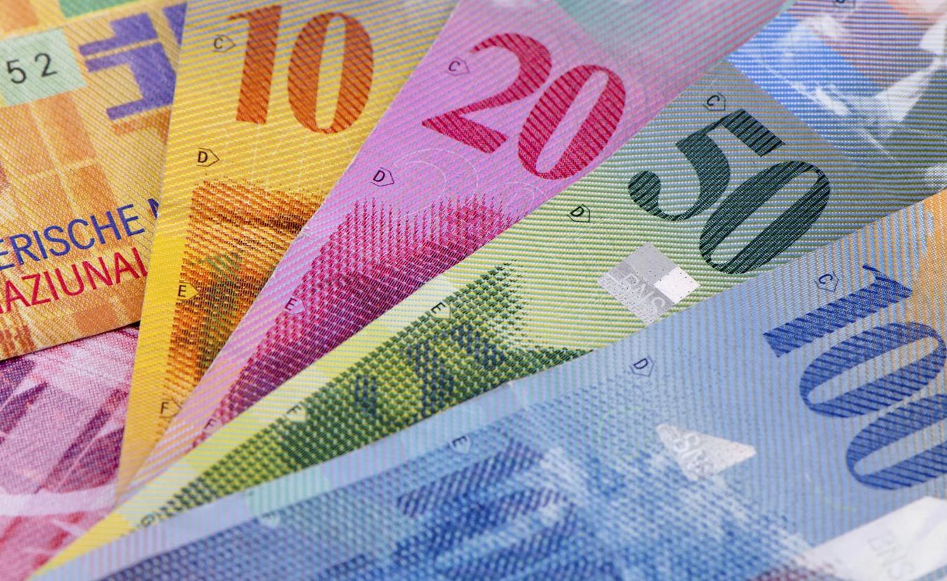 Швейцарцы будут получать от государства по 2,4 тыс долларов ежемесячно 