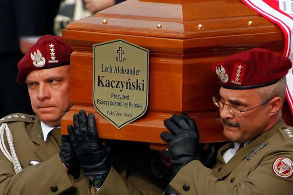 Смоленская катастрофа: в Кракове эксгумировали чету Качиньских