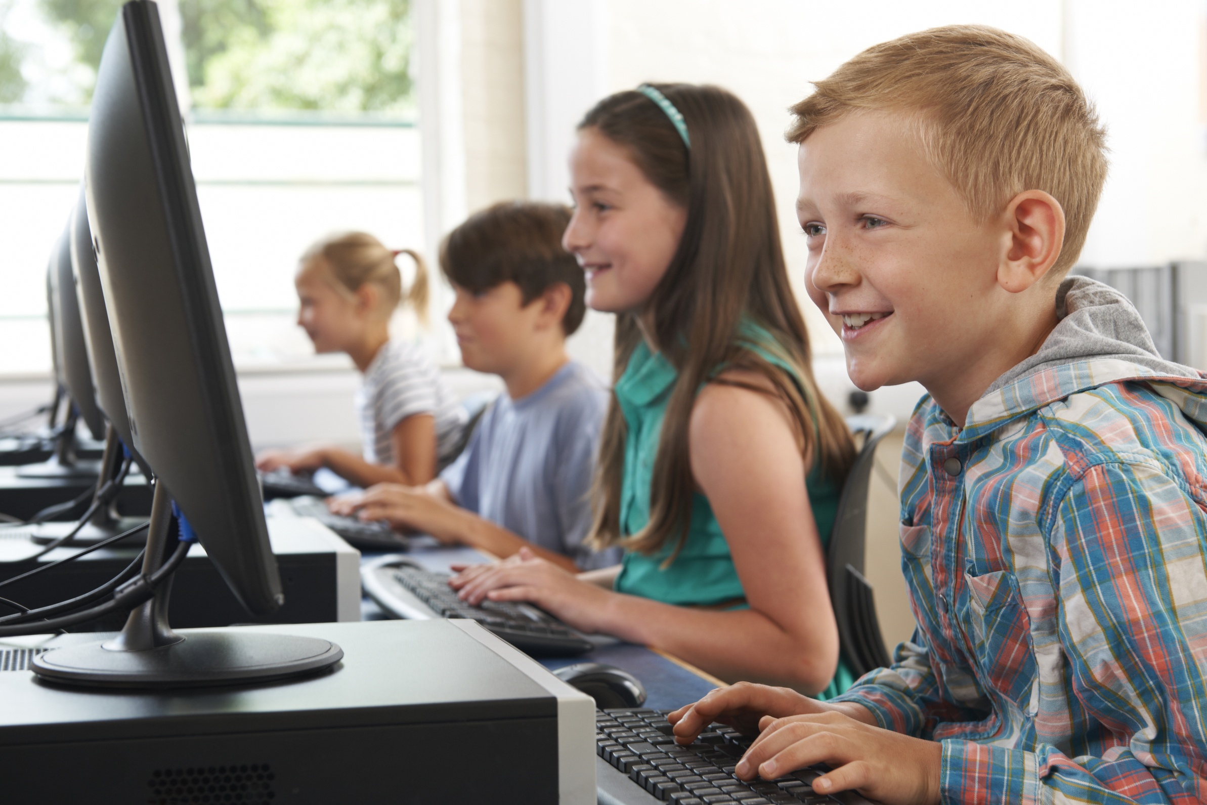 МОН проведет инвентаризацию компьютеров в украинских школах