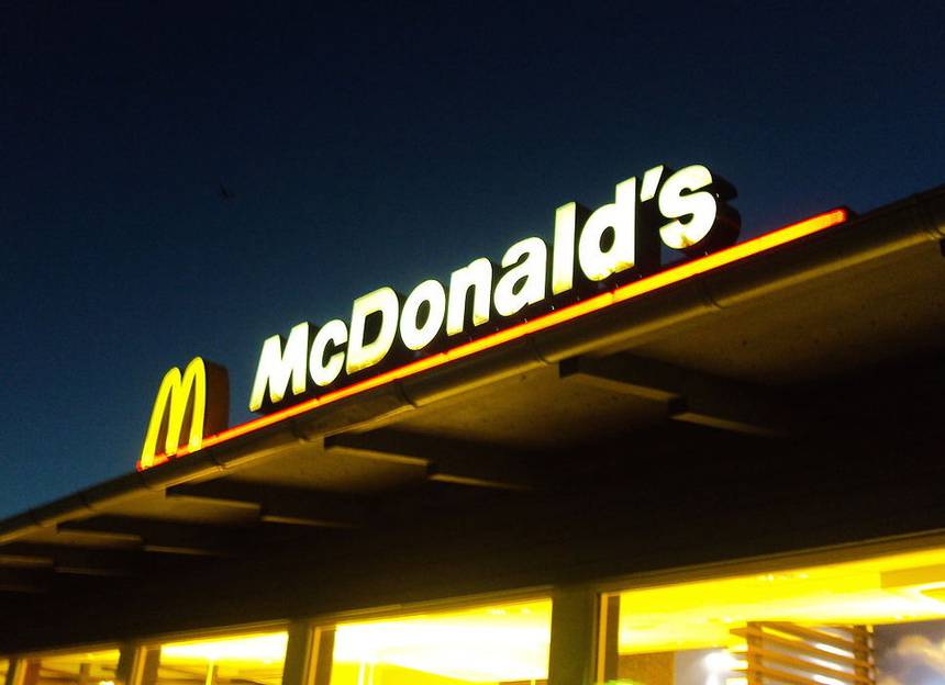 В McDonalds под Лондоном захватили заложников: подробности