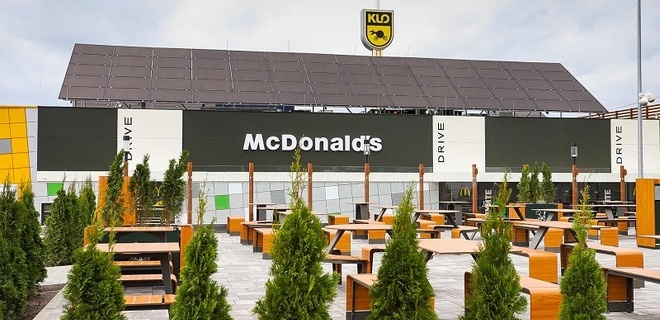 В Украине открылся первый McDonald's на АЗС
