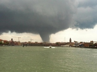 На Венецию обрушился мощный торнадо