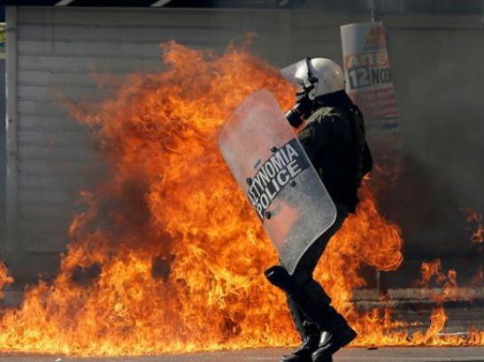 В Афинах в ходе акций протеста вспыхнули беспорядки